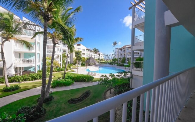 2 Bedroom Resort With Balcony and Pool View