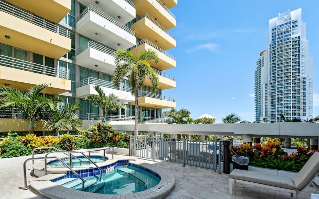 Bentley Beach Club by Edgewater One VR