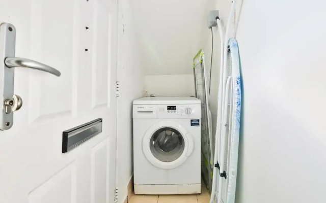 2 Bed Apartment Near Cardiff Bay