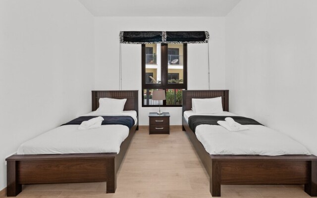 La Mer La Cote Bldg 2bdrms and Pool