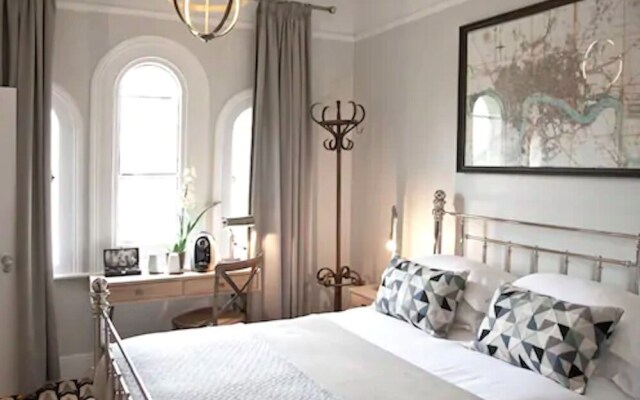 The Warrington Hotel