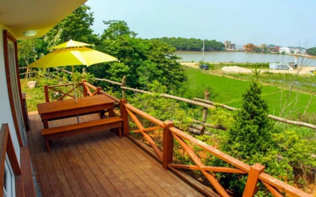 Daebudo White Island Pension