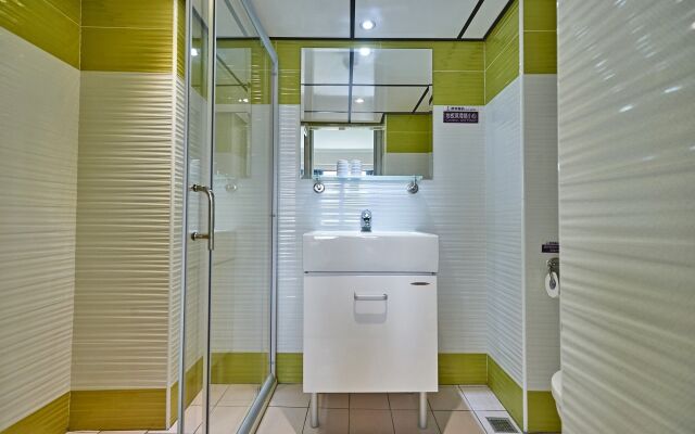 Lily Hotel