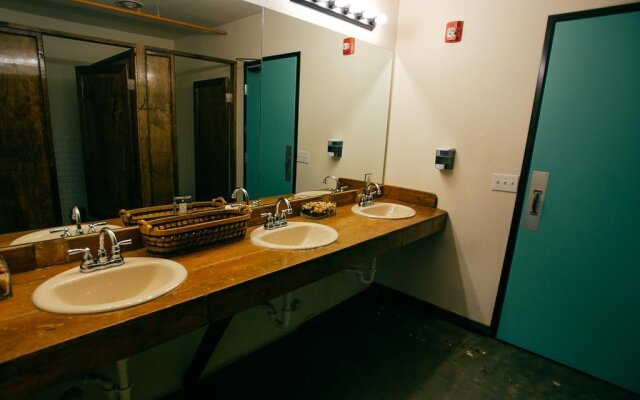 Firehouse Hostel & Lounge