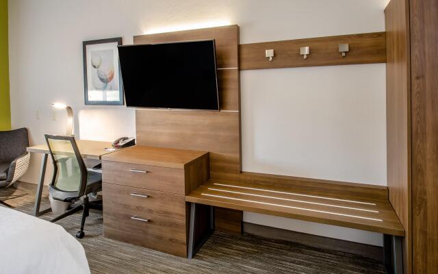 Holiday Inn Express & Suites Olathe South by IHG