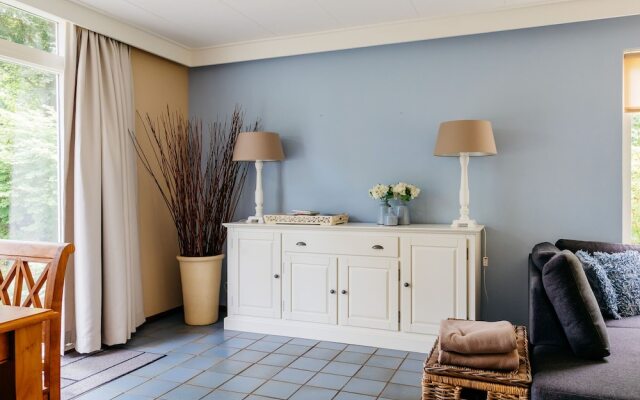 Charming Holiday Home in Burgh-Haamstede near Beach