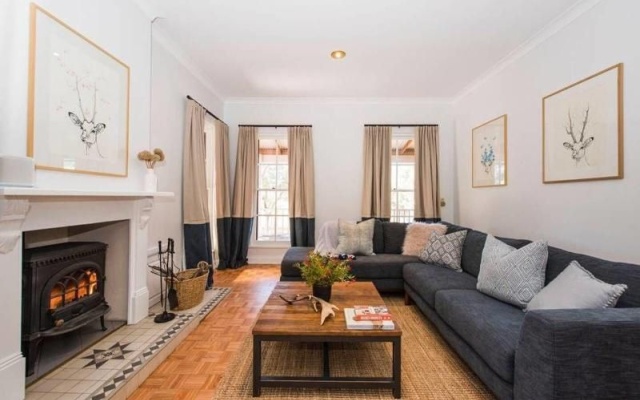 Peppertree Hill Luxury Farm Accommodation – Guest Rooms – Eurunderee