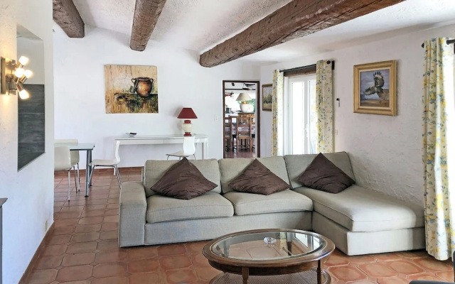 Characteristic Villa a Short Distance From Sainte-maxime and Saint-tropez