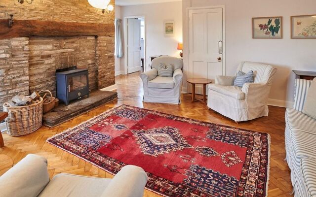 Host Stay Penrheol Farmhouse