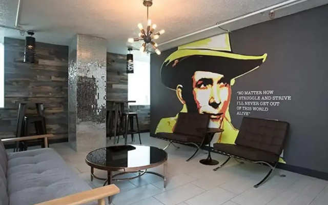 UT Suite + Pool + Gym