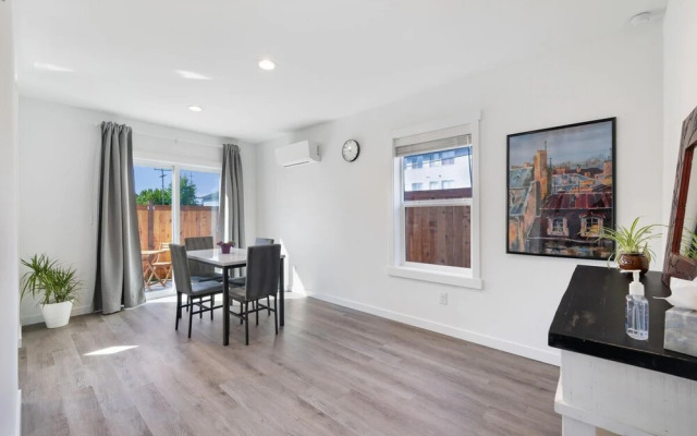 2BR Modern Gem Private Yard by Recreation