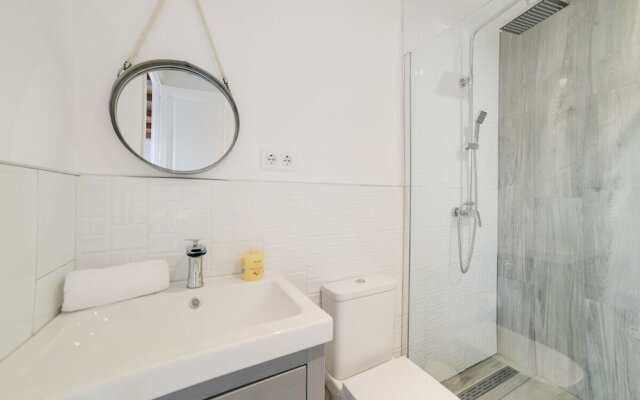 Modern And Chic 2 Bed Apt In Lesseps