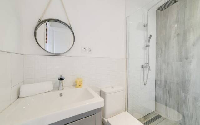 Modern & Chic 2 Bed Apt in Lesseps
