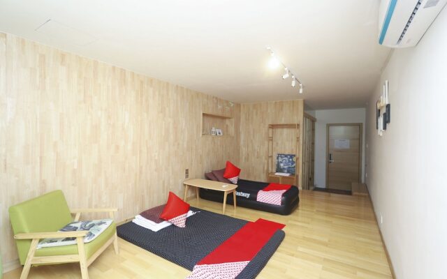 Phoenix Egg Youth Hostel