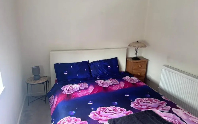Spacious 2-bed Apartment in Hornchurch