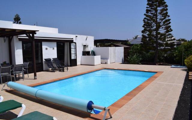 Villa Imogen with NEW HEATED SWIMMING POOL