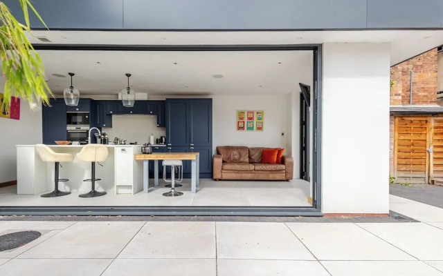 Stylish 5BD Townhouse in Leamington Spa