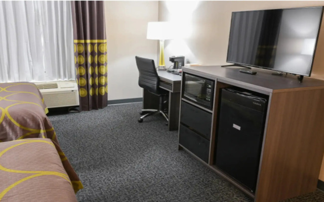 Super 8 by Wyndham Moosonee