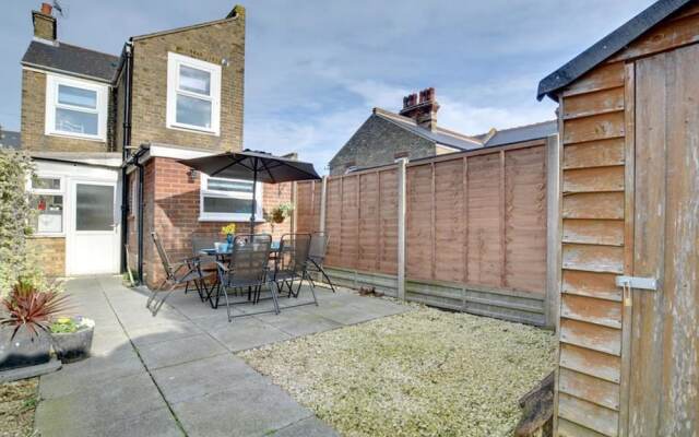 Bright Holiday Home in Broadstairs With Garden