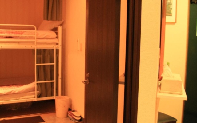 Hotel 3000 Jyuraku - Hostel