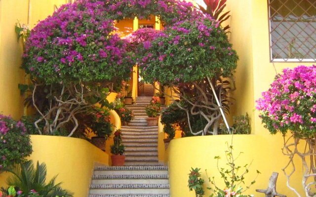 Hotel Villas Amarillas