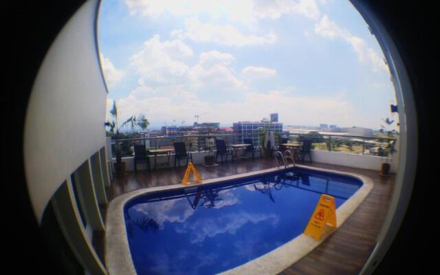 Dalian Peak Hotel