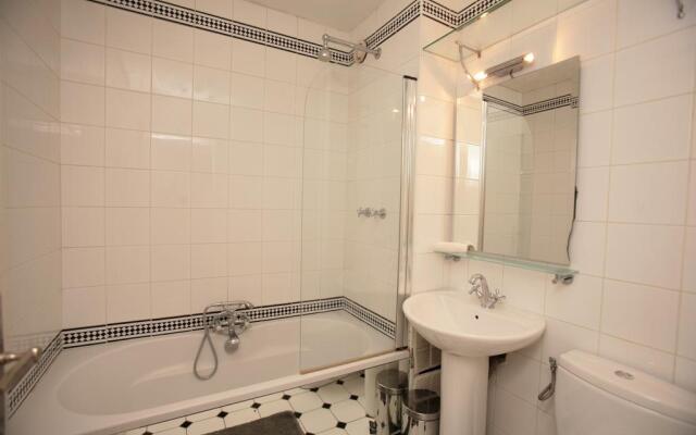 Studio with View of Notre Dame (139)