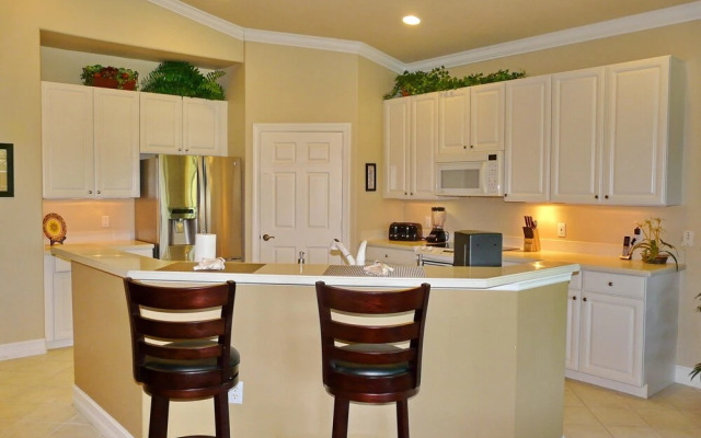 1252 Rialto Way, Unit 201