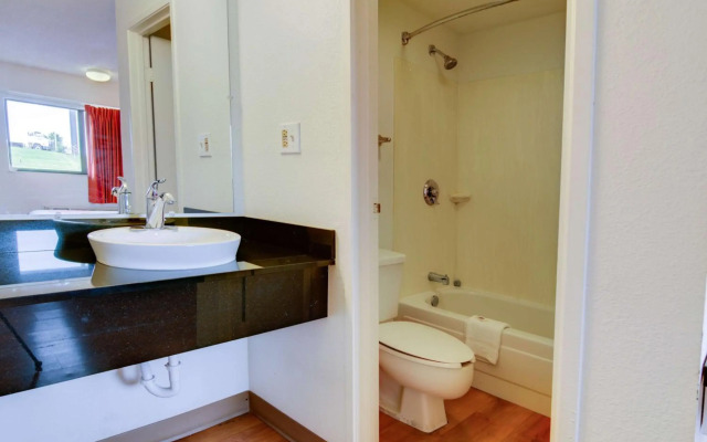 Days Inn by Wyndham Kansas City Northeast