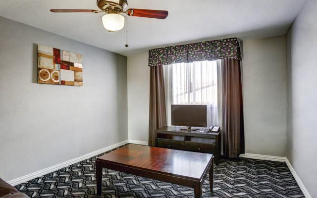 Rodeway Inn & Suites Downtown North