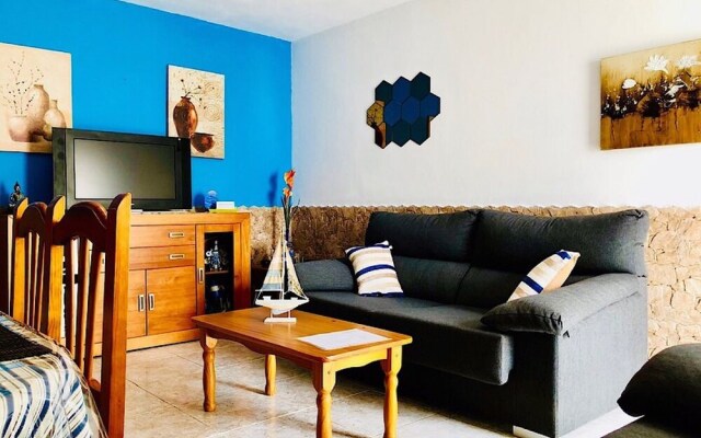 Apartment Oleada With sea Views and Wifi on the Seafront in Caleta de Caballo