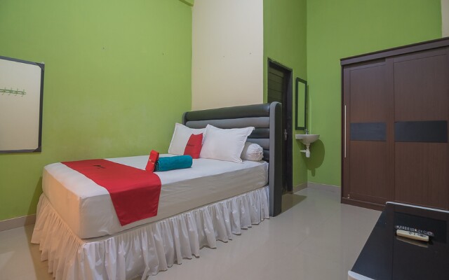 RedDoorz near Living Plaza Balikpapan 2