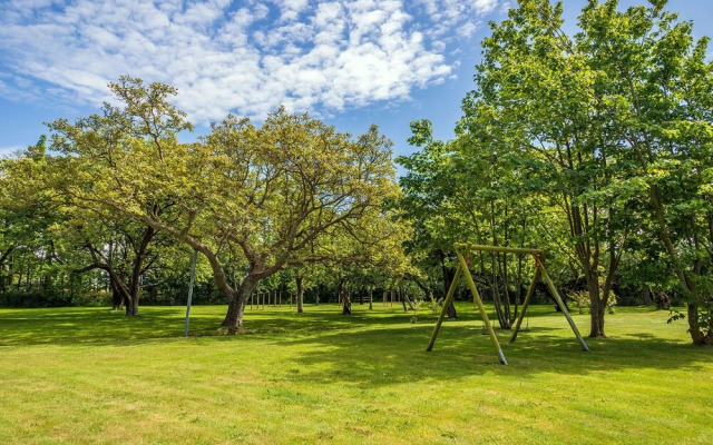 Farmhouse Apartment Near De Slufter