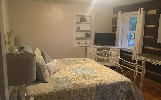 Edgewater Inn & Riverside Grill