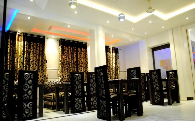 Hotel Alpine by FabHotels