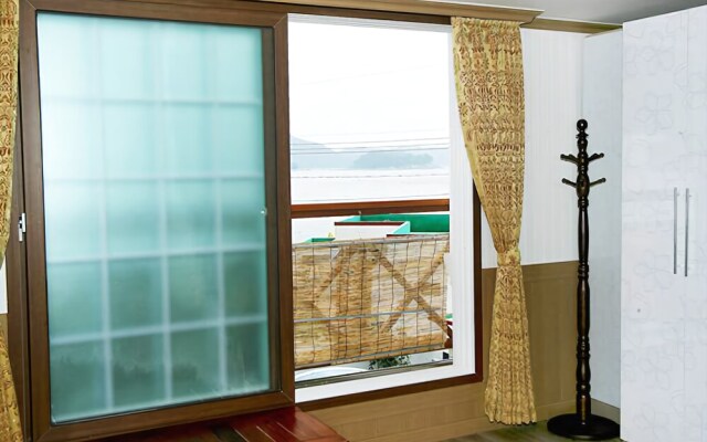 Tongyeong White Beach Pension