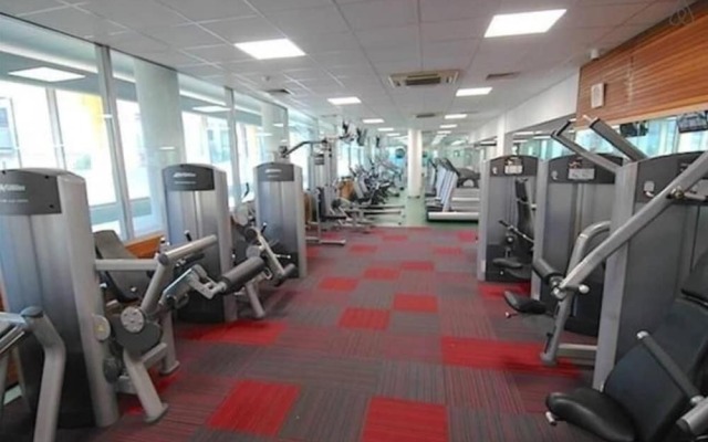 2Bed-2Bath Flat - Gym Pool Balcony Lift