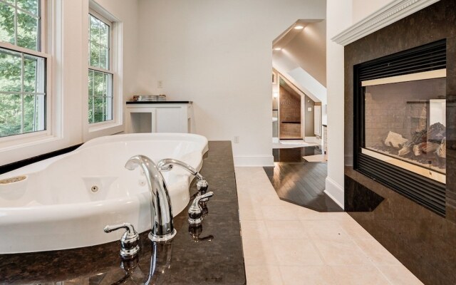 Waterfall Manor - 4 Br Home