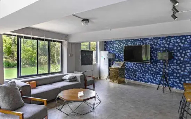 Shenzhen Hua Zhu Xiao Yuan HomestaShenzhen Sha Yu Yong Hua Zhu Xiao Yuan Homesta