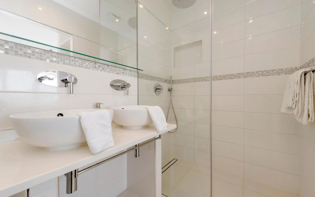 Urban Luxury Apartment