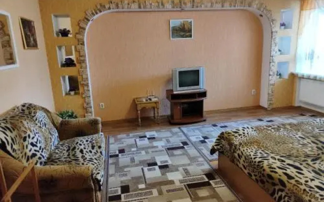 Apartment on Peremohy Street 8