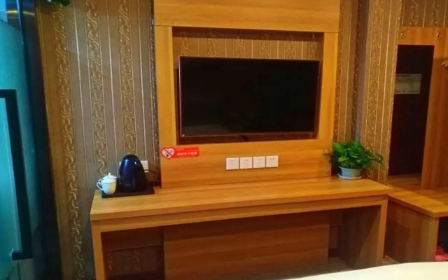 Shell Shanghai Pudong New District Huang Lou Town Furong Road Hotel