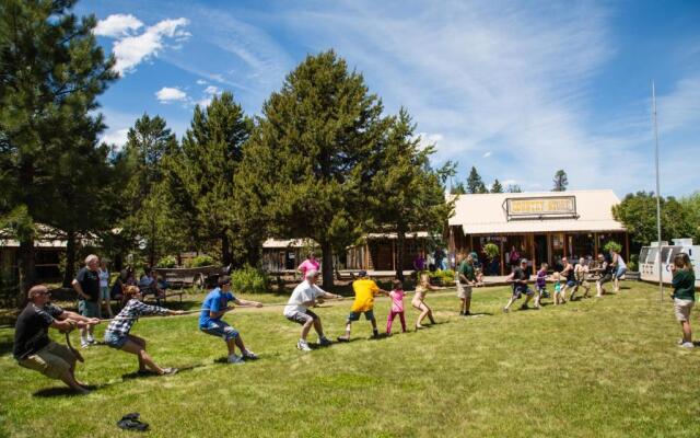 Bend-Sunriver Camping Resort Studio Cabin 6