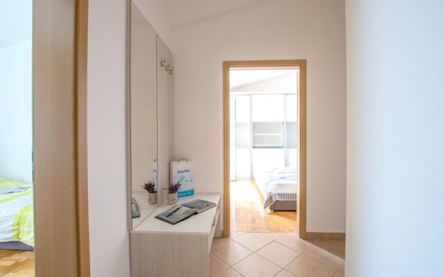 Apartment With 2 Bedrooms in Bašanija, With Furnished Balcony and Wifi - 2 km From the Beach