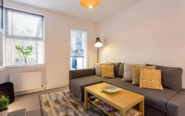 Ashton House, Luton - inhabit short stays