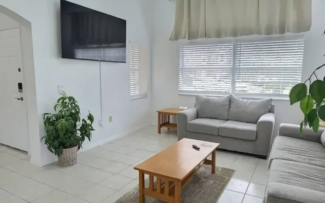 3BR Townhome Lake Berkley - Near Disney