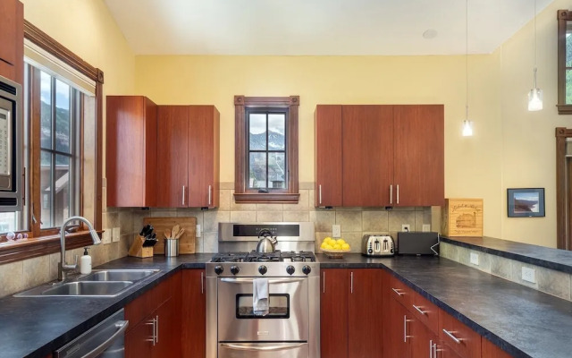 Entrada A 3 Bedroom Townhouse By Redawning