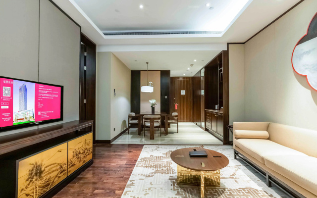 HUALUXE Wuxi Taihu by IHG – Lobby – Wuxi