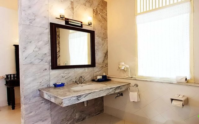 Baan Bayan Beachfront Hotel