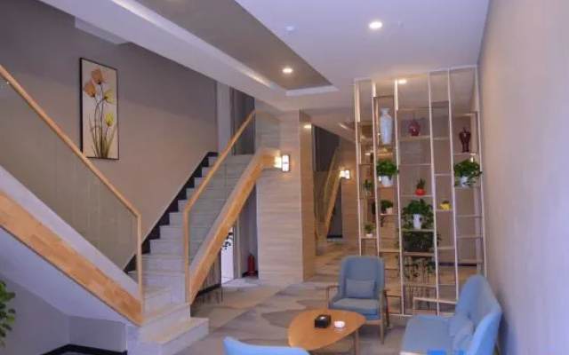 Weishang Hotel  (Zhengzhou East Railway Station Business Center Store)